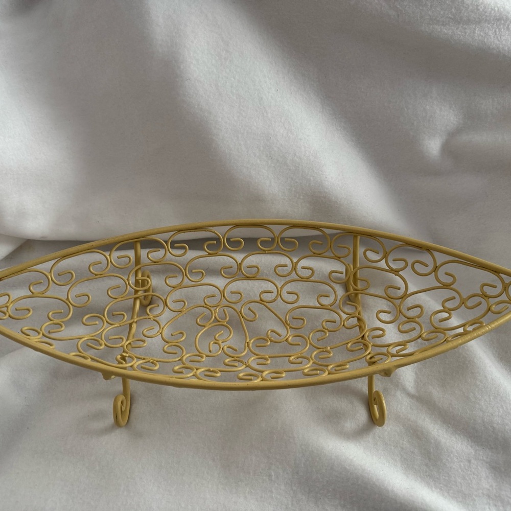 Elegant Gold Wire Decorative Tray